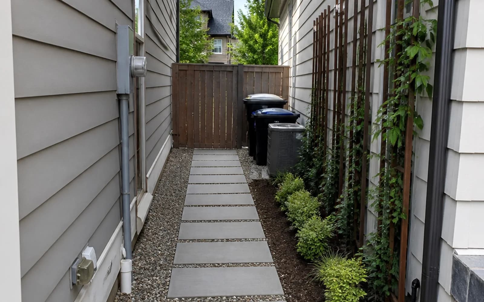 AI landscape redesign example: Narrow side-yard passage